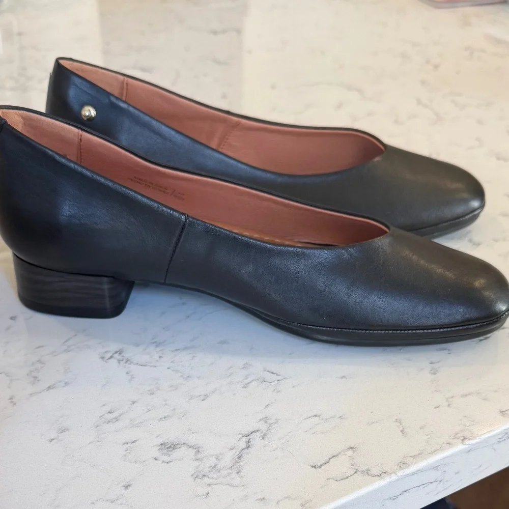 Pikolinos Ubeda Pump NWOT in black leather sz EU 39 or 8.5 US, wide fit
